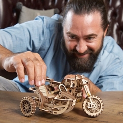 Hračka Ugears 3D drevené mechanické puzzle UGR-10 Motorka (scrambler) s vozíkom