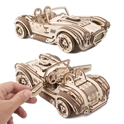 Hračka Ugears 3D drevené mechanické puzzle Driftující závoďák Cobra