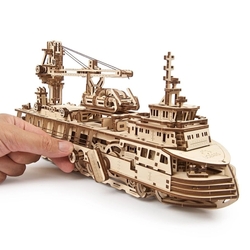 Hračka Ugears 3D drevené mechanické puzzle Výskumná loď