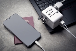 Adaptér FIXED Cestovné pre EÚ, UK a USA/AUS, s 3xUSB-C a 2xUSB výstupom, GaN, PD 65W, biely