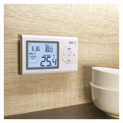 Izbový programovateľný drôtový termostat P5607