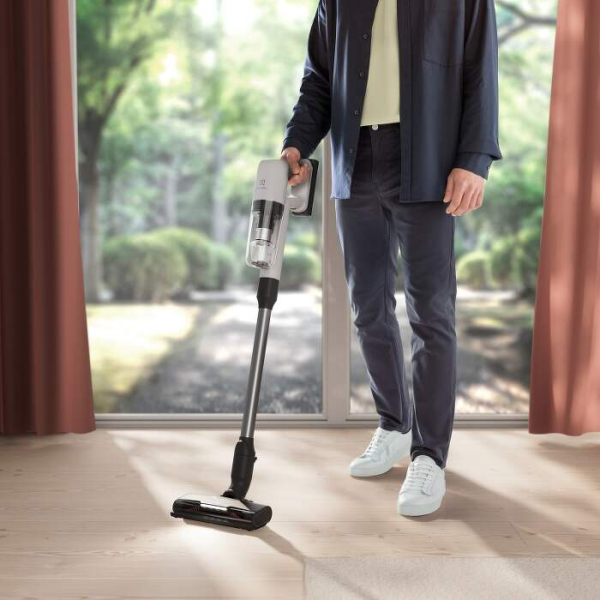 ELECTROLUX Tyčový akumulátorový vysávač EP71HB14UV